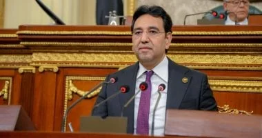 أيمن محسب يطالب بتقييم تأثير رسوم الأراضي الغير مستغلة