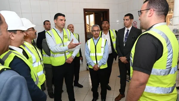 وزير الصناعة يتفقد 3 مصانع كبرى في بني سويف والمنيا