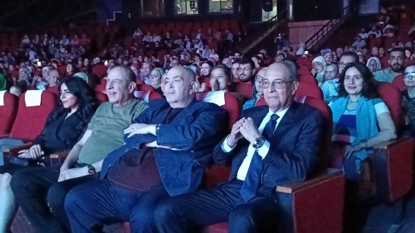 احتفالية عيد العمال على مسرح البالون