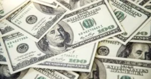 تراجع سعر الدولار مقابل الجنيه المصري