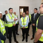 وزير الصناعة يتفقد مجمعات إنتاج الأسمنت والملابس والسكر