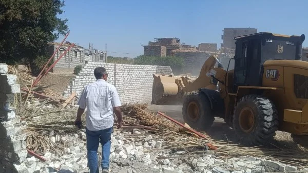 حملات مكبرة لإزالة التعديات على الأراضي في قنا