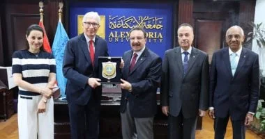 تعزيز التعاون الأكاديمي بين جامعة الإسكندرية وبيرو