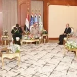 لقاء الفريق أحمد خليفة مع رئيس أركان دفاع جامبيا