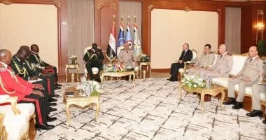 لقاء الفريق أحمد خليفة مع رئيس أركان دفاع جامبيا