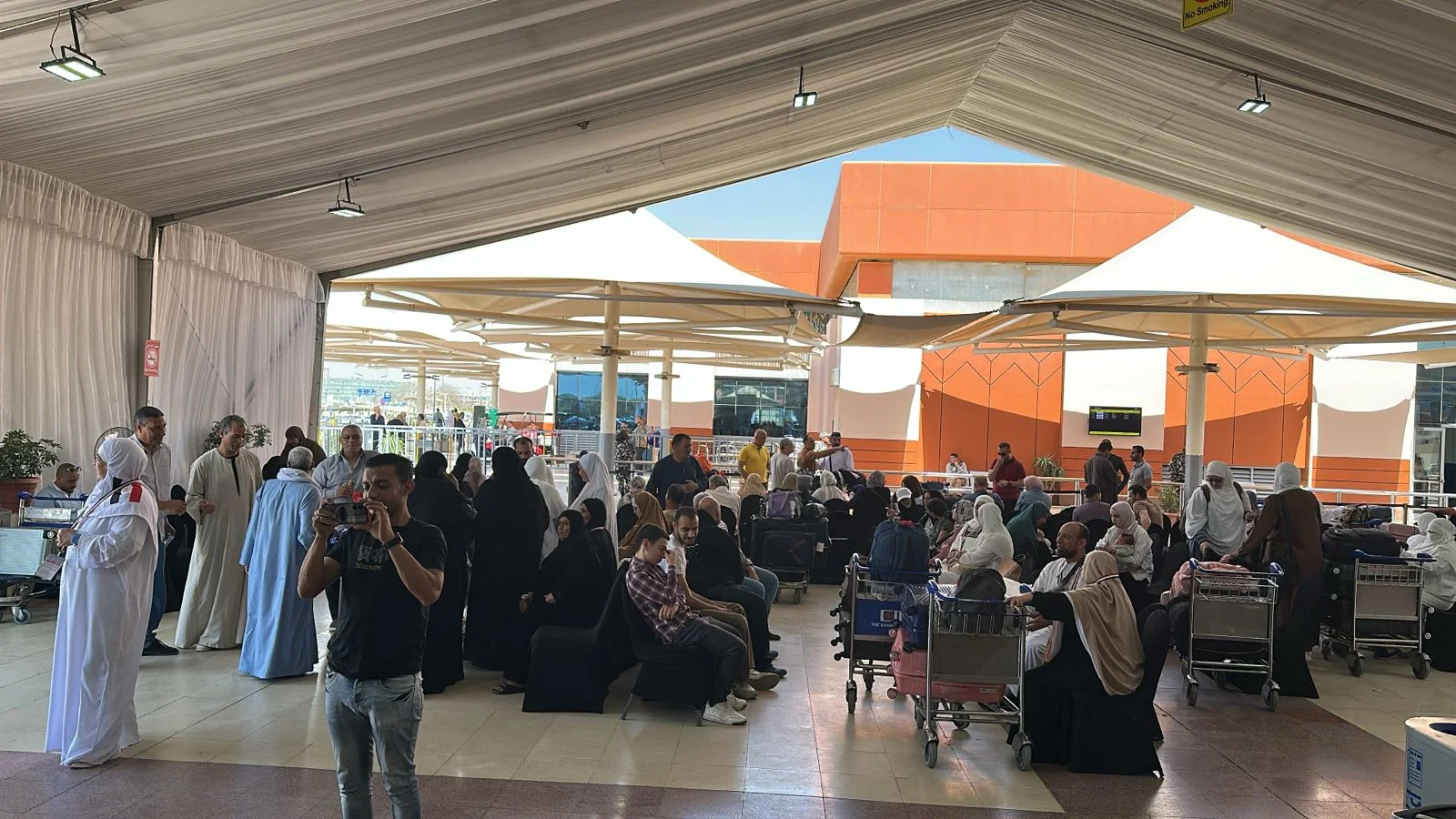 مغادرة أول أفواج حجاج القرعة إلى مكة المكرمة