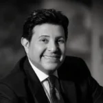 خالد يوسف يعبر عن حزنه لجنازة هاني شاكر