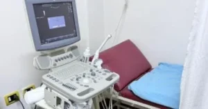 إنذارات وإغلاقات لـ 23 منشأة طبية بالإسماعيلية