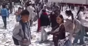 وزارة التعليم توضح حقيقة فيديو تمزيق الكتب بالدقهلية