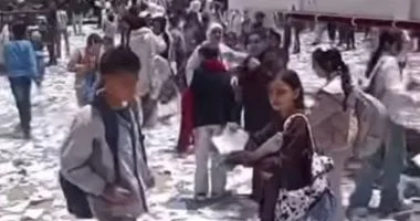 وزارة التعليم توضح حقيقة فيديو تمزيق الكتب بالدقهلية