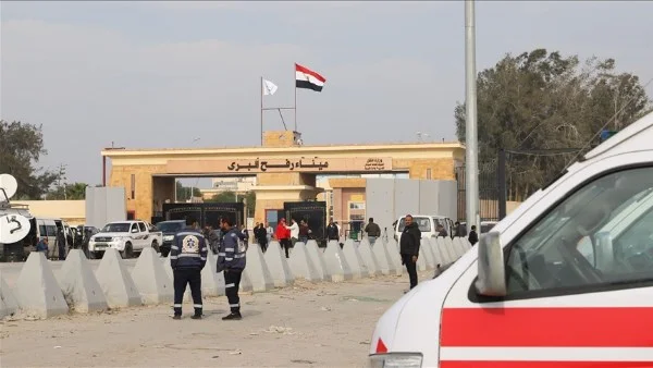 دفعة جديدة من العائدين الفلسطينيين عبر معبر رفح