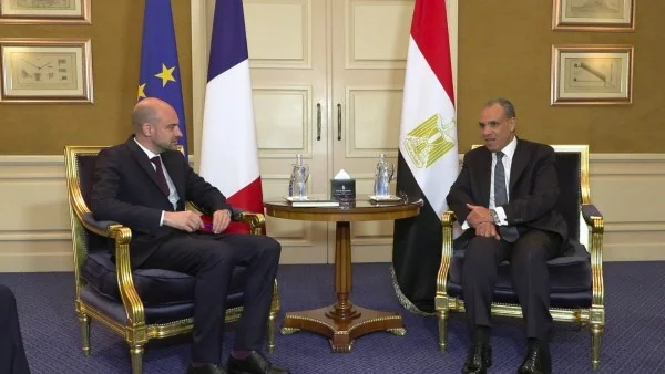 لقاء وزيري خارجية مصر وفرنسا لتعزيز العلاقات والاستقرار