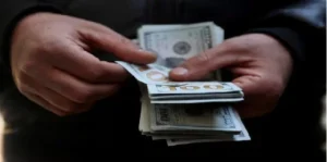 تراجع سعر الدولار في البنوك المصرية اليوم
