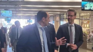 وزير التجارة الهولندي يزور المتحف المصري الكبير