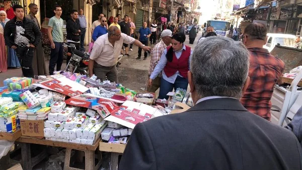 حملة لرفع الإشغالات بحي غرب المنصورة