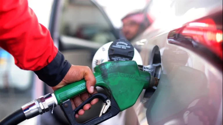 أسعار البنزين والسولار في مصر تتأثر عالمياً