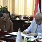 تسليم أول عقد تقنين أراضٍ بالأقصر وفقًا للقانون 168