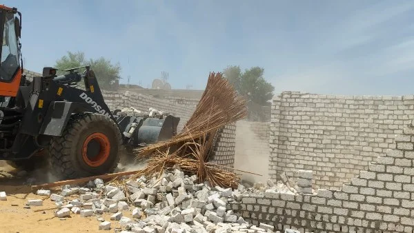 إزالة 20 حالة تعدي ورفع 60 طن مخلفات في الطود