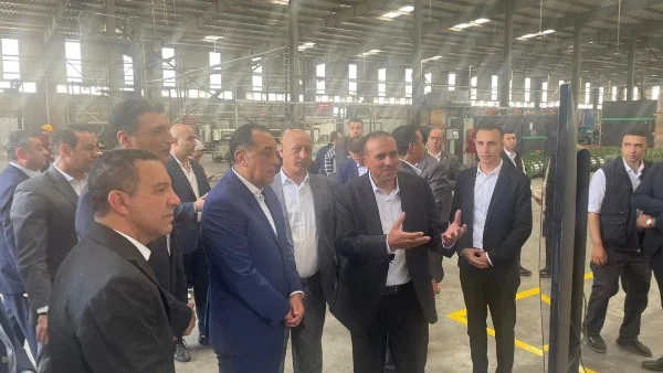 مدبولي يتفقد مصنع كابلات كهرباء في مدينة السادات