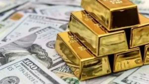 تراجع أسعار الذهب بفعل قفزة النفط وصعود الدولار