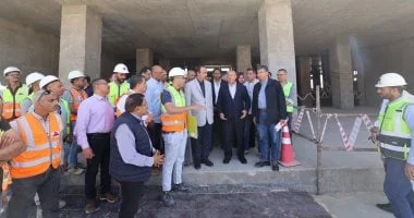 وزير النقل يتفقد مشروع الخط الثاني للقطار الكهربائي السريع