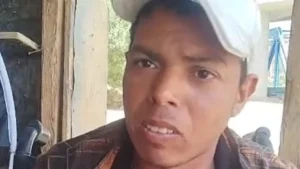 الوزير يحتضن شاباً من ذوي الهمم في قنا
