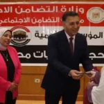 محافظ القليوبية يسلم ملابس الإحرام وتأشيرات الحج للحجاج