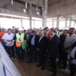 وزير النقل يتفقد مواقع العمل بالخط الثاني للقطار الكهربائي
