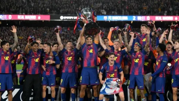 برشلونة يتوج بلقب الدوري الإسباني للمرة 29