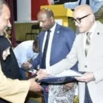 تسليم جوازات سفر حجاج الجمعيات الأهلية بالأقصر
