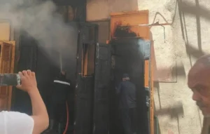 السيطرة على حريق في محل بالسوق السياحي بإسنا