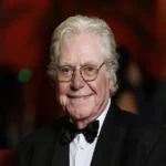 حسين فهمي يكرم شخصية العام في مهرجان كان السينمائي