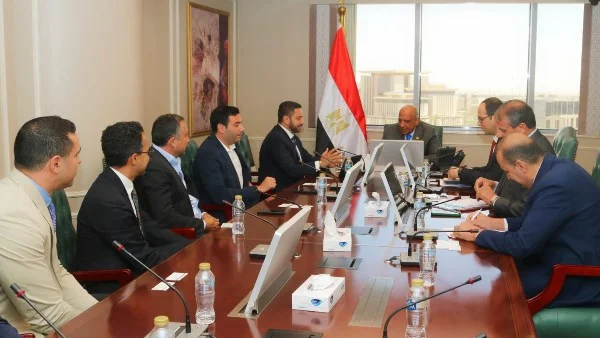 وزير الكهرباء يناقش التعاون مع تحالف "جيلا - انترو - سيجنفاي"