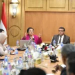 محافظ قنا يتابع ملف تنظيم الأسرة بحضور نائب وزير الصحة