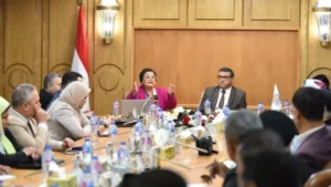 محافظ قنا يتابع ملف تنظيم الأسرة بحضور نائب وزير الصحة