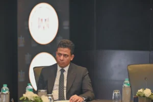 تعيين علي عزب مساعدًا لوزير الاستثمار للشؤون القانونية