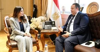 وزيرة الإسكان تبحث مع نقيب المهندسين دعم التعاون المشترك