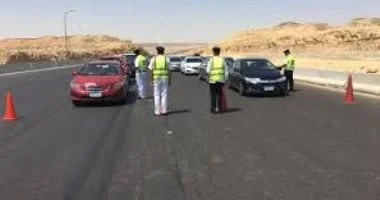 كثافات متوسطة للسيارات في شوارع القاهرة والجيزة