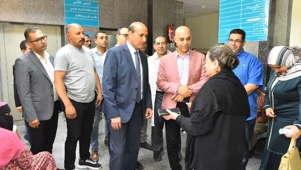 محافظ أسيوط يتفقد مستشفى المبرة لمتابعة الخدمات الطبية