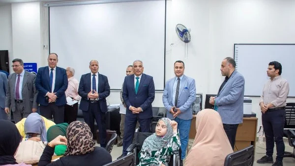 جولة تفقدية لرئيس جامعة طنطا بكلية الآداب