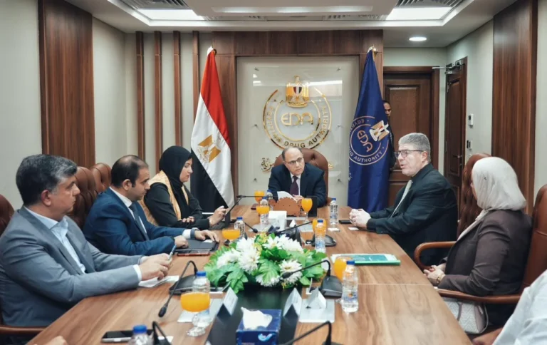 تعزيز التعاون بين هيئة الدواء المصرية ومؤسسة الاعتماد الأمريكية