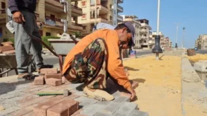 تركيب الانترلوك في مصيف بلطيم تحت إشراف محافظ كفر الشيخ