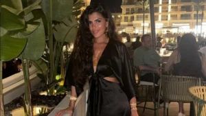 رانيا أبو النصر تتألق بفستان أسود أنيق