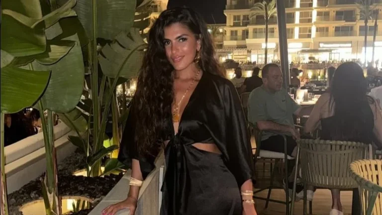 رانيا أبو النصر تتألق بفستان أسود أنيق