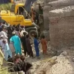 انهيار جسر متهالك في باكستان يسبب مقتل وإصابة عمال