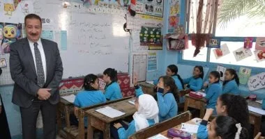 محافظ بورسعيد يتفقد امتحانات صفوف النقل في المدارس