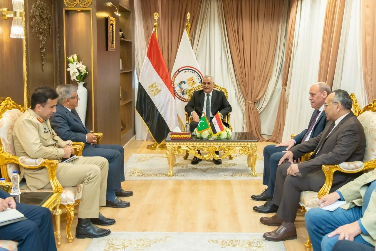 وزير الإنتاج الحربي يناقش التعاون مع سفير باكستان