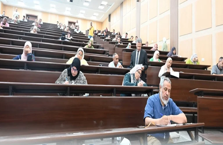 تفقد رئيس جامعة الغردقة لامتحانات الماجستير المهني