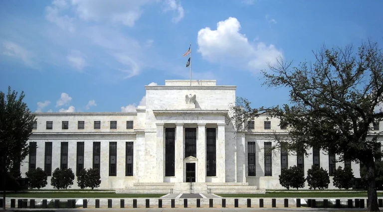 توقعات برفع الفائدة الأمريكية بحلول ديسمبر 2023