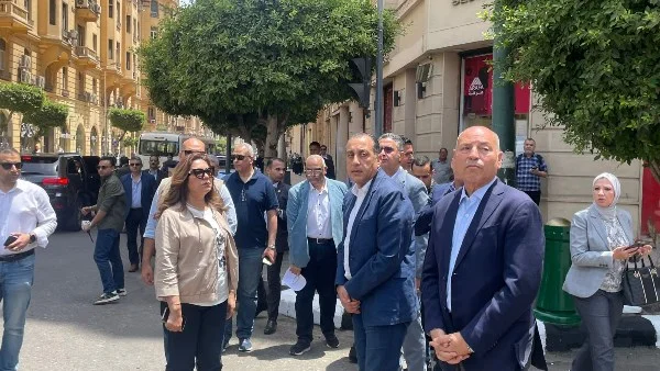 زيارة مدبولي لشارع الفن بوسط القاهرة